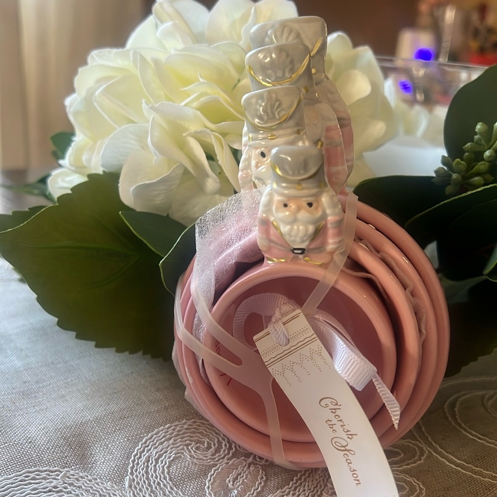 Arlington Designs Nutcracker Measuring Cups!